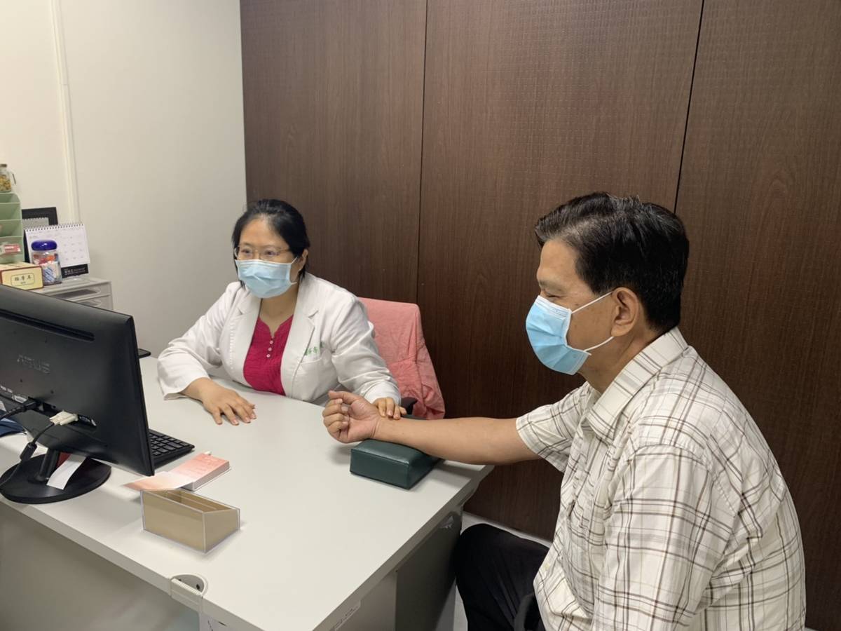 臺北榮民總醫院臺東分院傳統醫學科中醫師李貞儀表示，除了勤洗手、保持安全社交距離外，也能透過飲食、運動增強自身免疫力，遠離病毒危害。