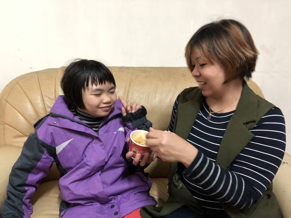 邱美甄媽媽與寶貝女兒