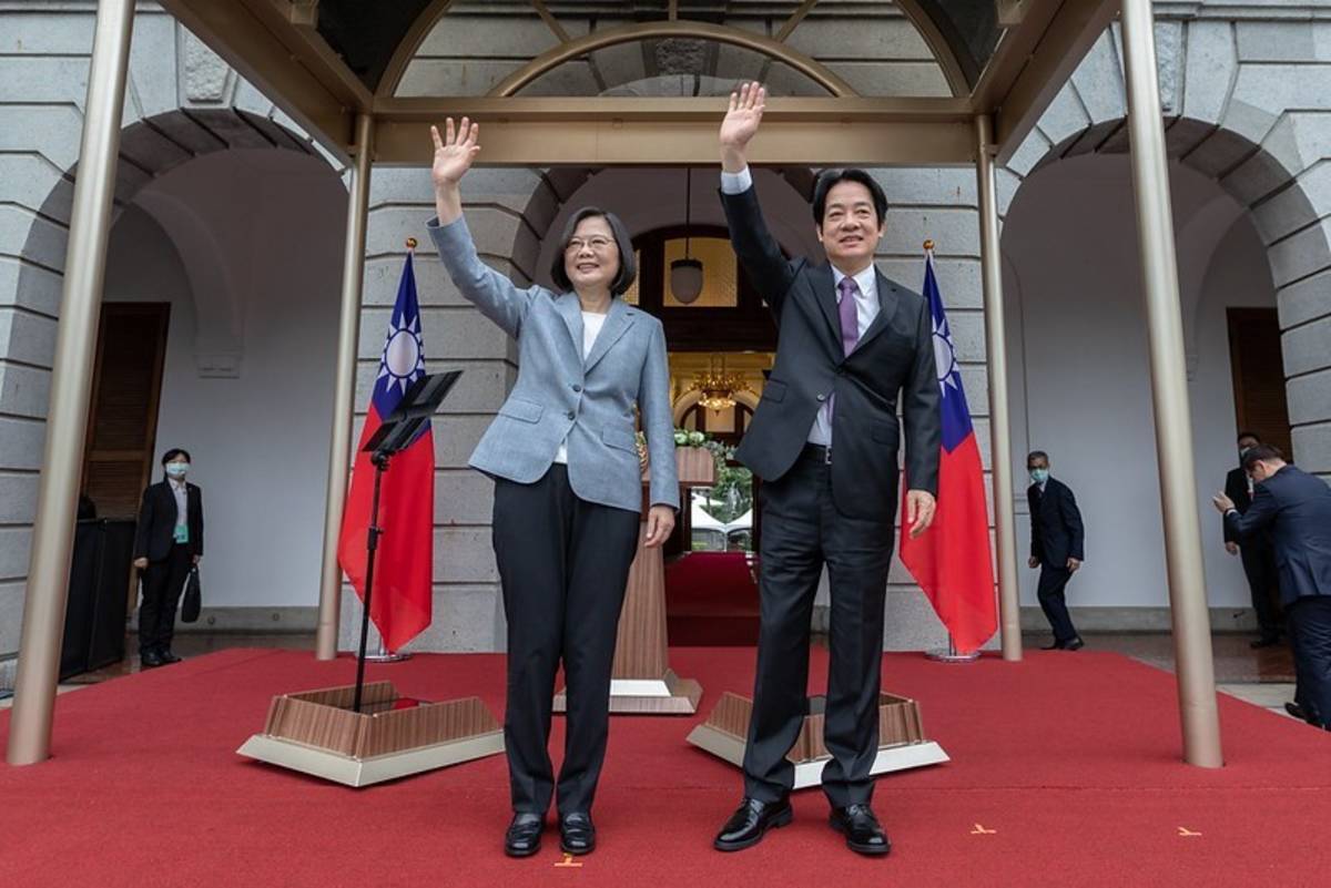 蔡英文總統與賴清德副總統宣示就職，揮手致意(總統府提供)