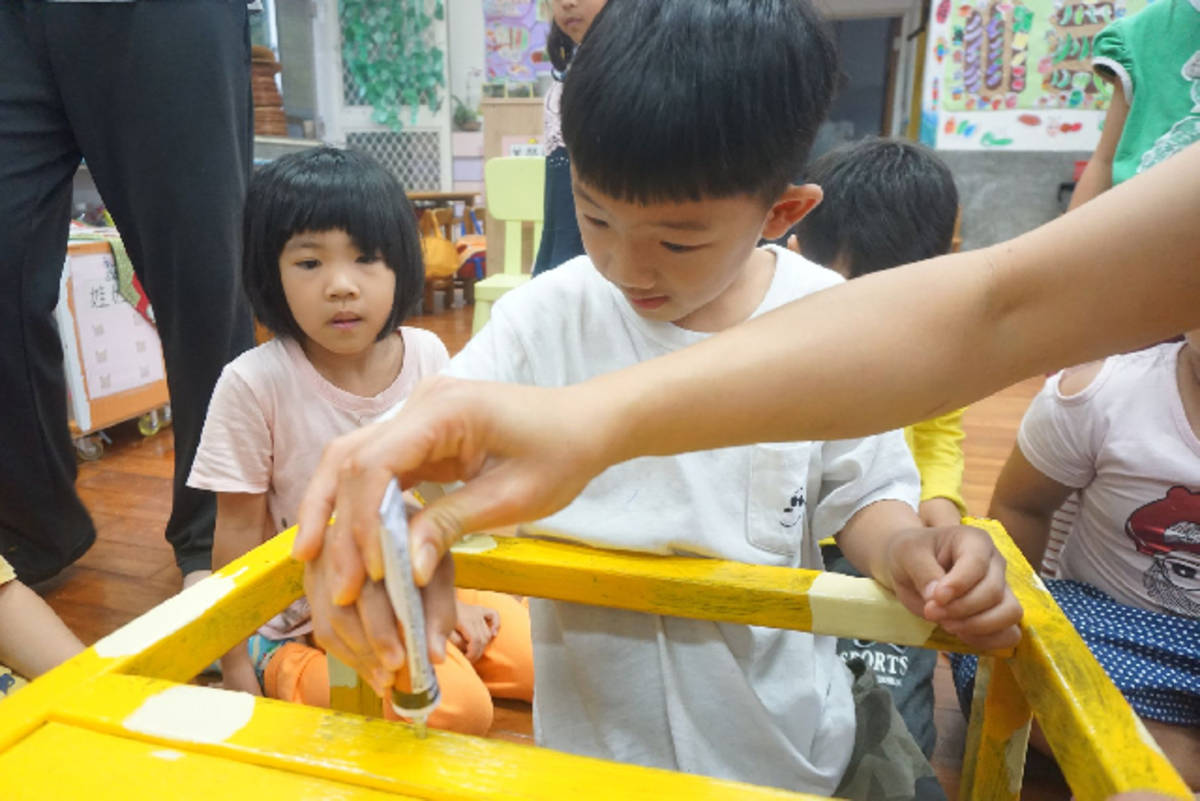 幼生黏貼不織布斑點（圖片來源：圳堵附幼）