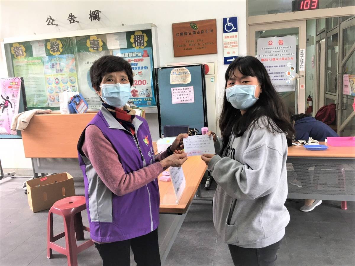 蘭縣政府衛生局「銀髮惜物志工隊」(國建署提供)