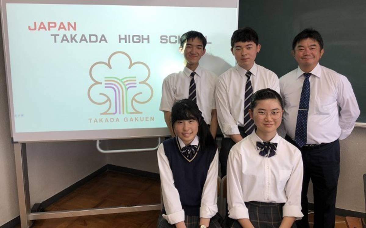 日本高田高校師生。