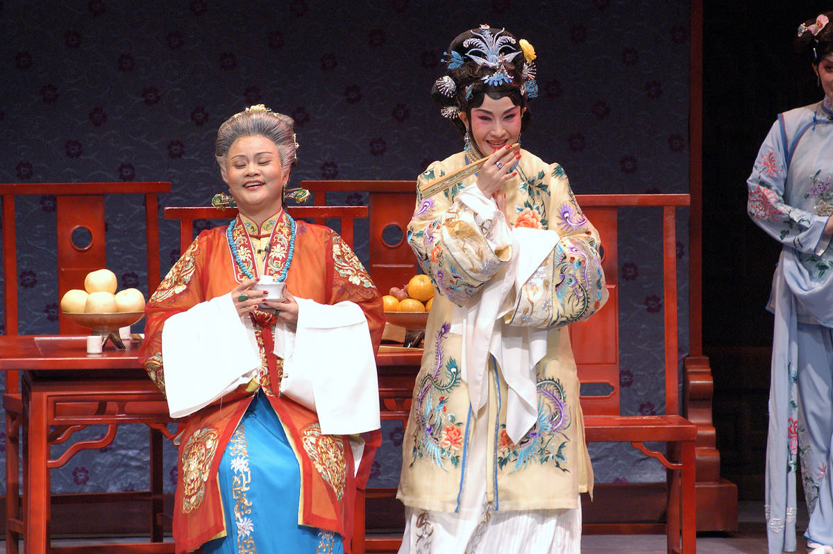 振興藝文產業  文化部加碼12億元推「藝FUN券」，圖為《王熙鳳大鬧寧國府》魏海敏、王海玲兩大天后將在疫情之後聯手飆戲。（照片：國光劇團提供）