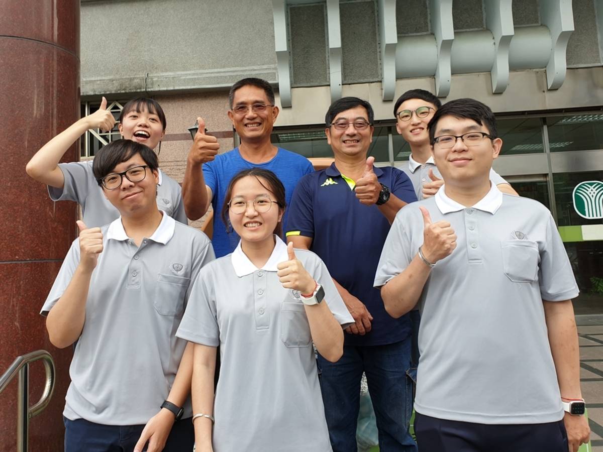 慈大學生為農友拍片