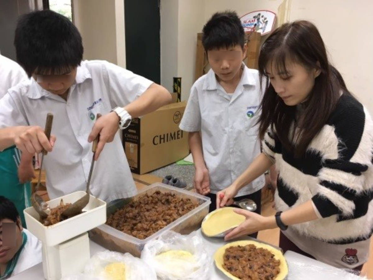 鷺江國中特教教師謝佳真求學時就確立了自己想要幫助特殊生的志向。