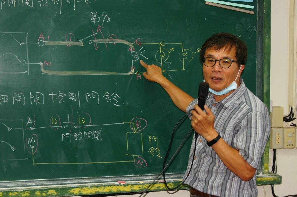 瑞芳高工實習處主任廖建春說「技職老兵不死，就會為教育戰到最後一刻」。
