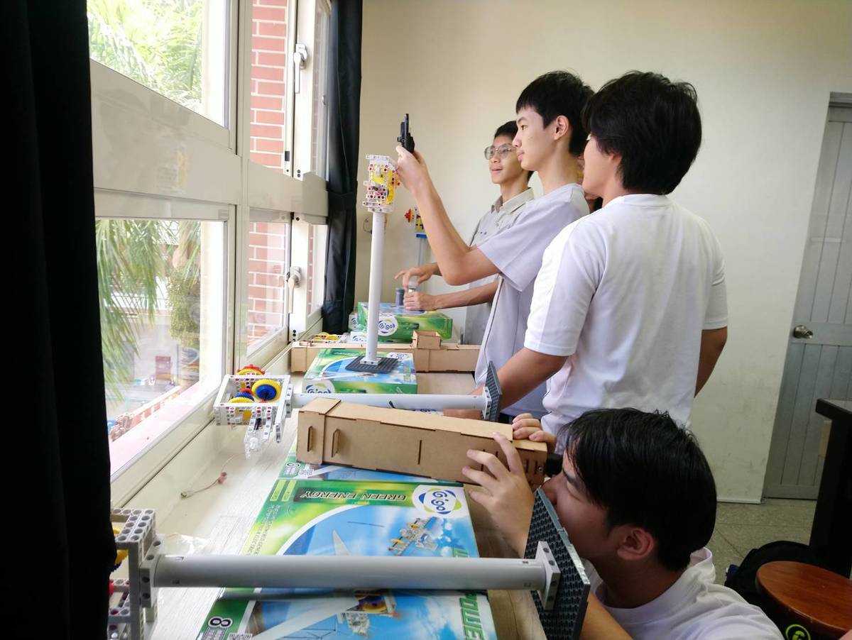 建中學生進行實驗設計與觀測
