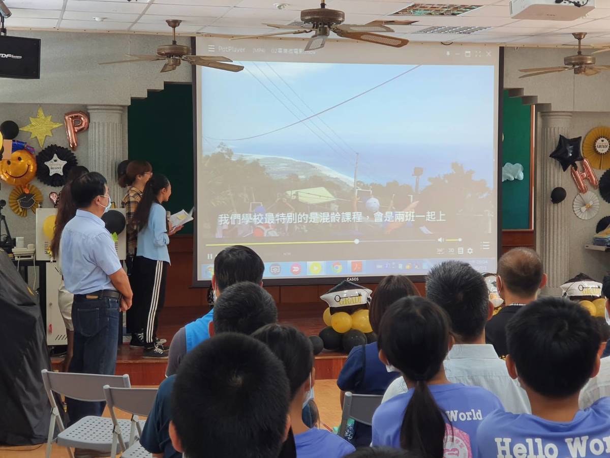 三和國小學生在畢業前以電影形式製作畢業專題，用影像記錄學習歷程，畢業典禮中播放的所有影片，都由畢業生親自拍攝、剪輯。