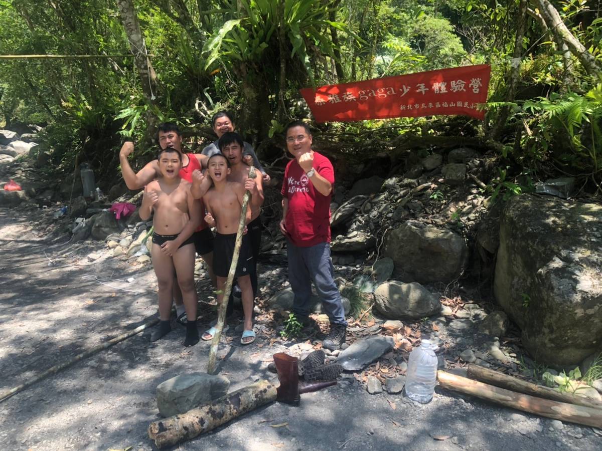 福山國小畢業活動結合原住民文化特色，畢業生須橫越17K長途山路進行福巴越嶺尋根活動。