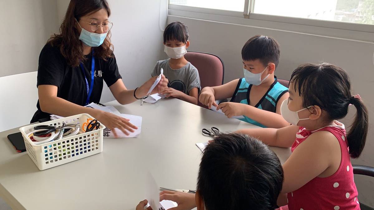 桃園市政府為了推動校園智慧教學與AI人才養成，提升學生運算思維，讓程式教育能夠往下紮根，除養成學生撰寫程式所需的思維基礎，也可運用於所有學科。