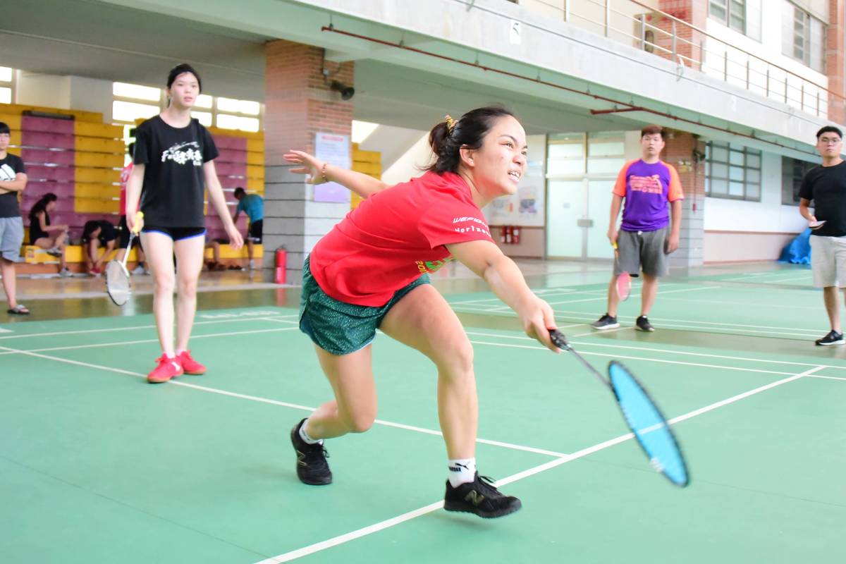 羽球比賽女子組雙打,外籍選手奮力一搏