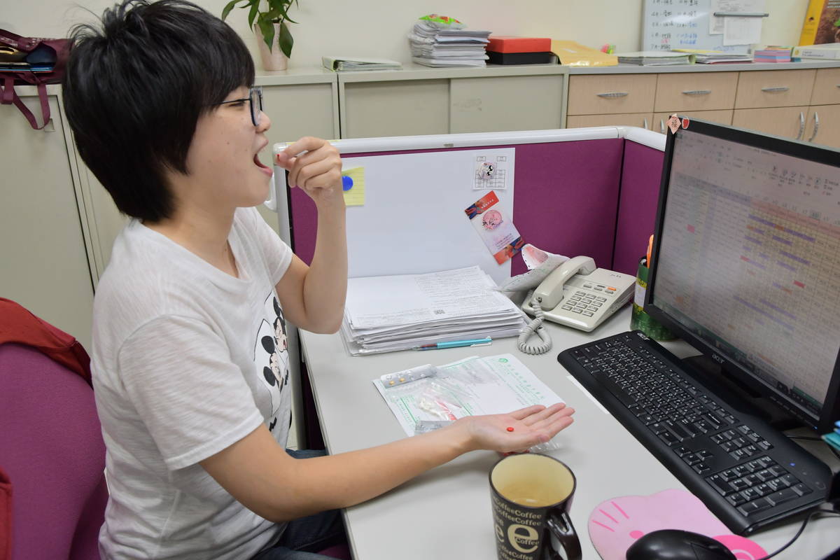 提醒民眾服用西藥後，應間隔2小時避免影響鐵劑或抗生素的臨床療效。