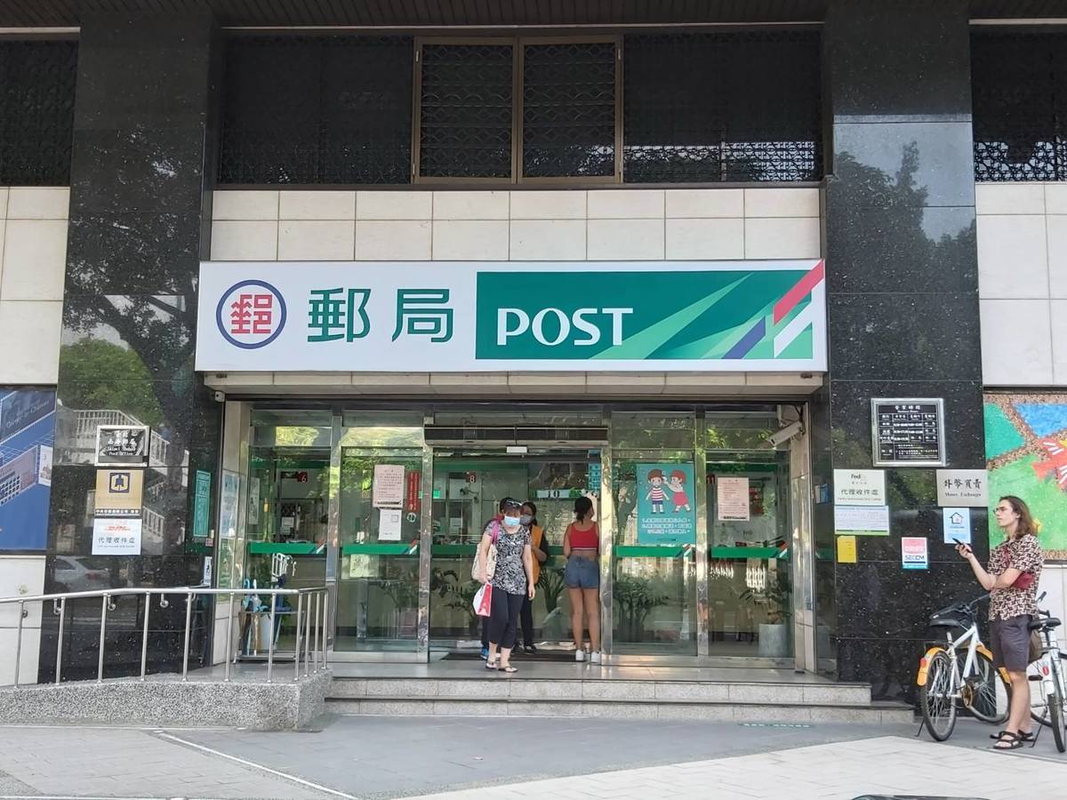 振興三倍券上路首日，部分郵局上午沒有出現排隊人潮。