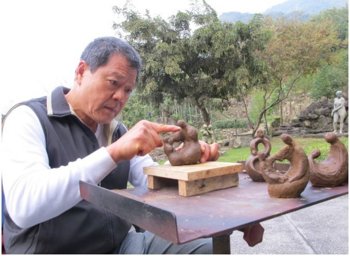 雕塑家王英信