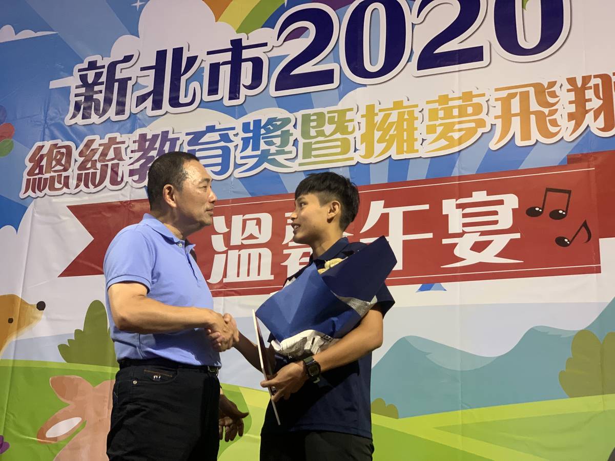 醒吾高中林欣卉當時年僅15歲，就跳級獲選成人女子足球國家代表隊。