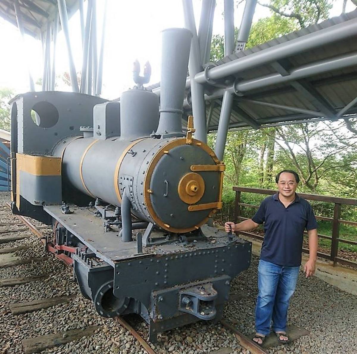半線鐵道文史工作室公關主任楊肇庭從小喜歡火車，經營鐵道模型工作室已經20多年(圖片來源：楊肇庭臉書)