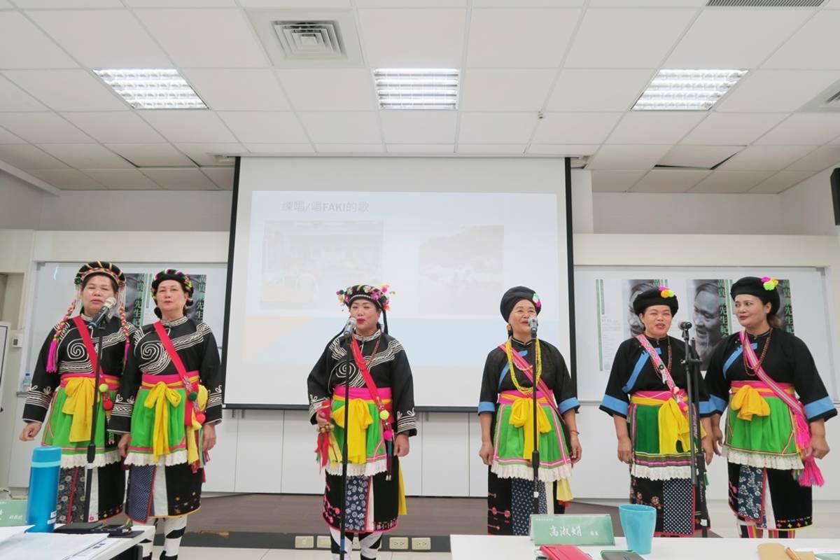 座談會中邀請杵音文化藝術團演出，透過音樂表演和歌唱的方式緬懷黃貴潮。