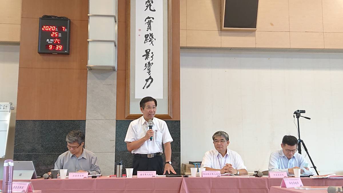 教育部今天召開第一次課審會審議大會，教育部長潘文忠親自出席並勉勵委員們在過去審議108課綱的辛勞。
