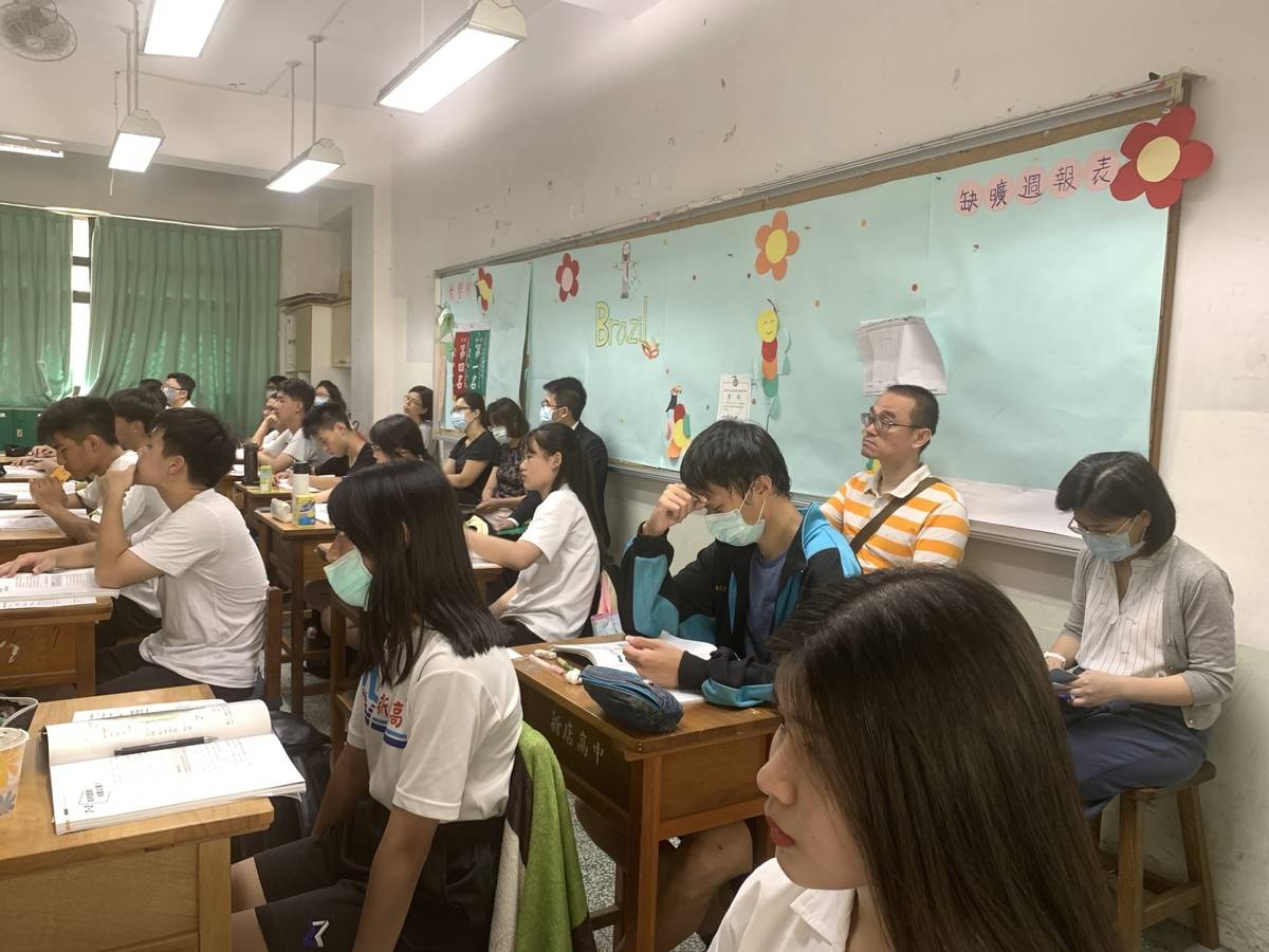 新店高中「校訂必修海洋守護行動」教授觀課議課。