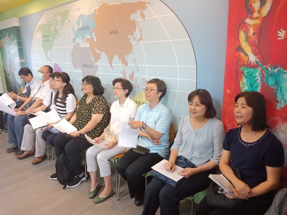 中和高中「多元選修社會領域影像教育專題」教授觀課議課。