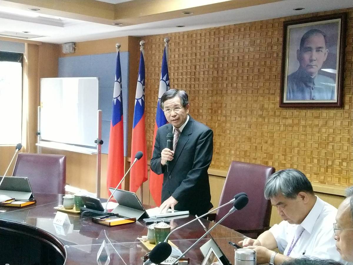 教育部部長潘文忠  主持教育部部務會報