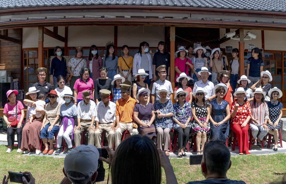 「北町生活節」系列活動，參與的民眾和文化處鍾處長都像是回到五零年代一樣。