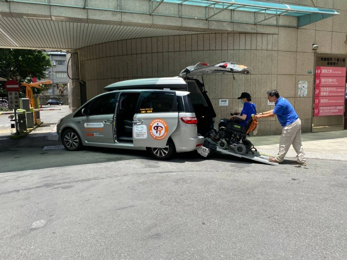 新北長照交通接送手機預約正式啟動 產官學合作讓長者好便利