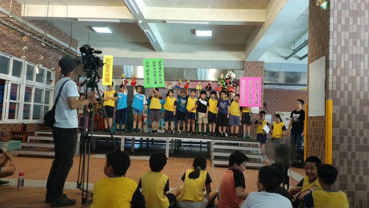 中園國小以防災布袋戲為特色榮獲全國防災基礎建置的績優學校。