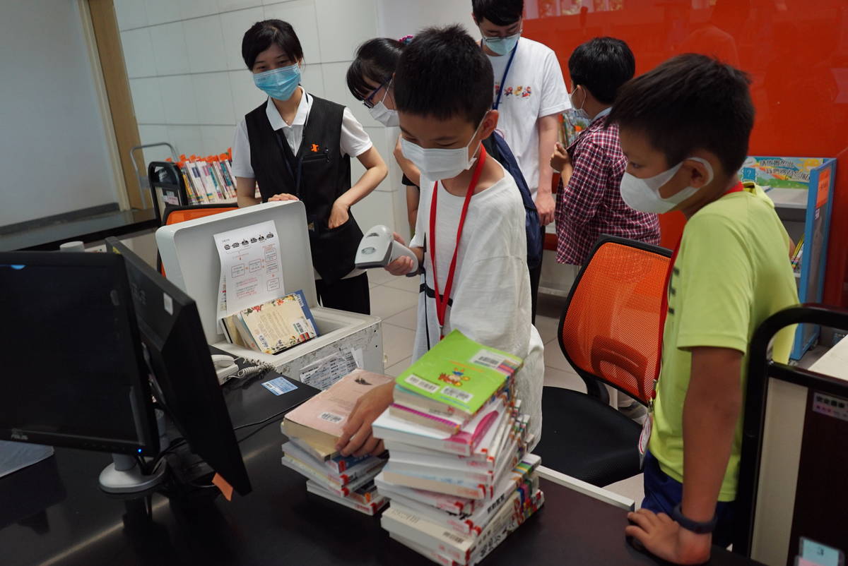 小小騎士到圖書館探索