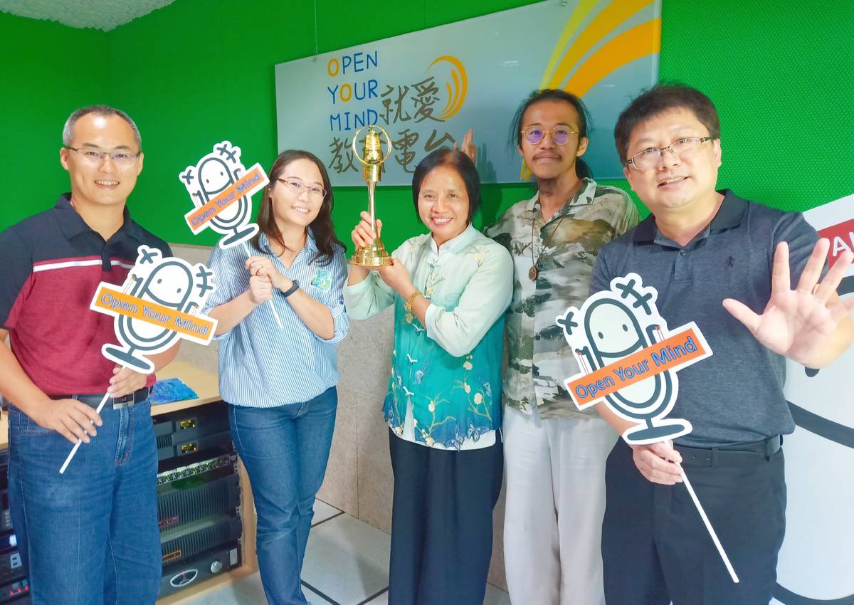 劉蒼儒(右2)將回母校南興國小舉辦個人攝影展