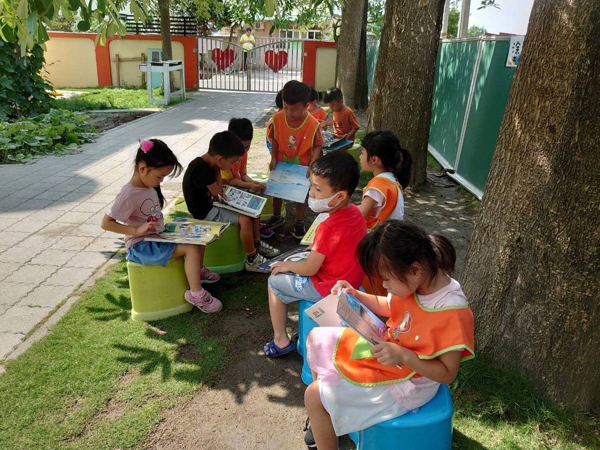 育民非營利幼兒園 樹下閱讀趣.jpg