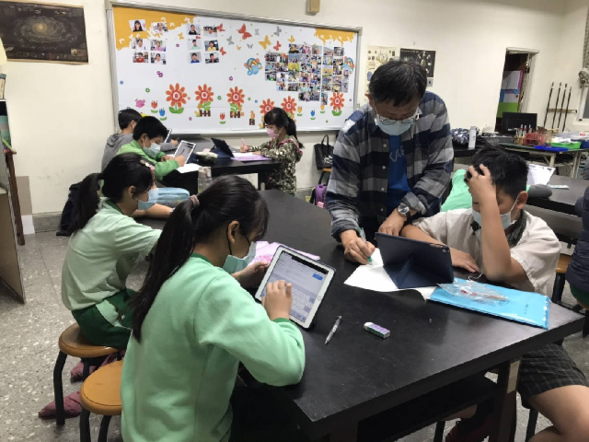 惠文國小學生數位學習（圖片來源：臺中市教育局）