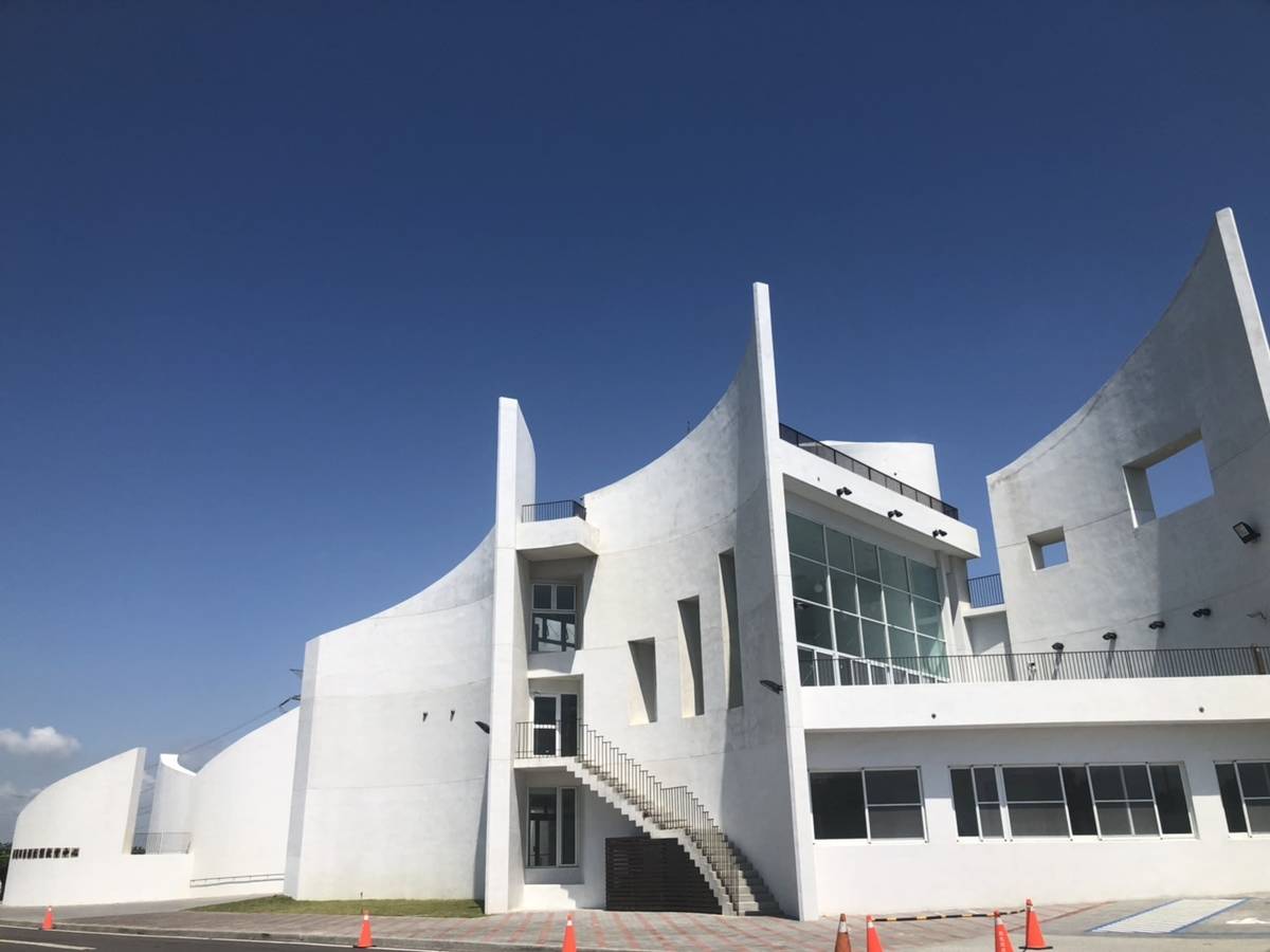 彰化縣自然生態教育中心「白色海豚屋」外觀  (照片:彰化縣政府)