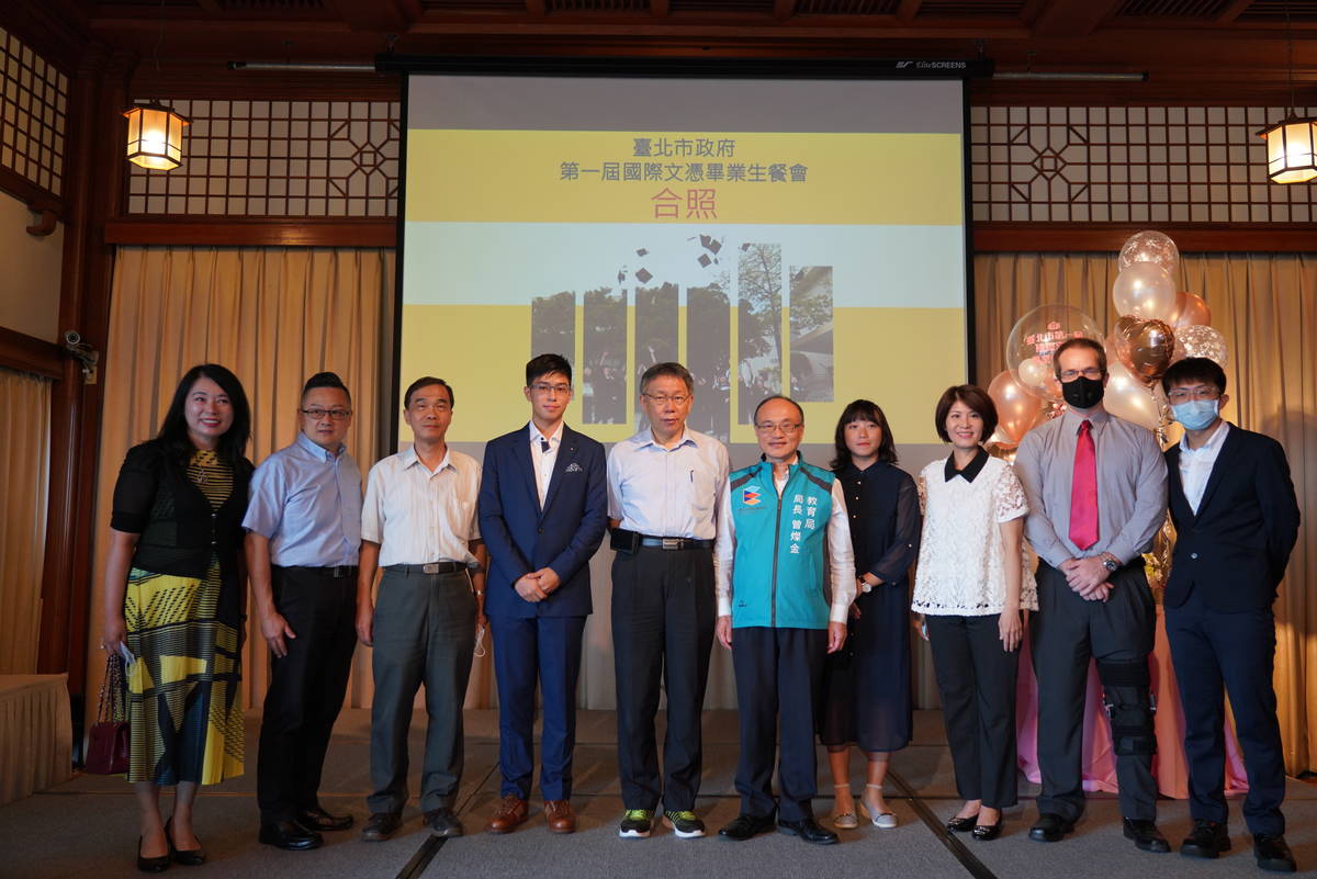 臺北市柯文哲市長親臨首屆國際文憑畢業生餐會