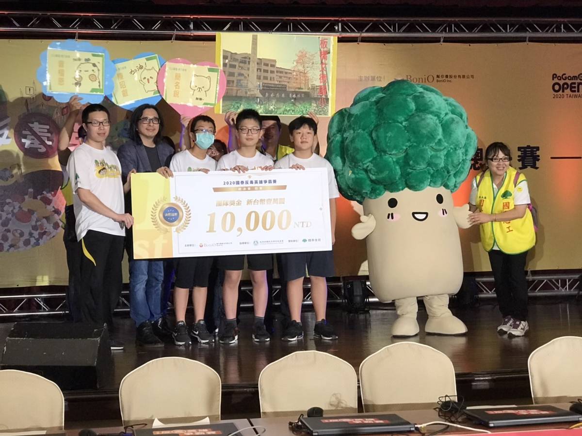 新北文德國小榮獲六年級組全國冠軍。