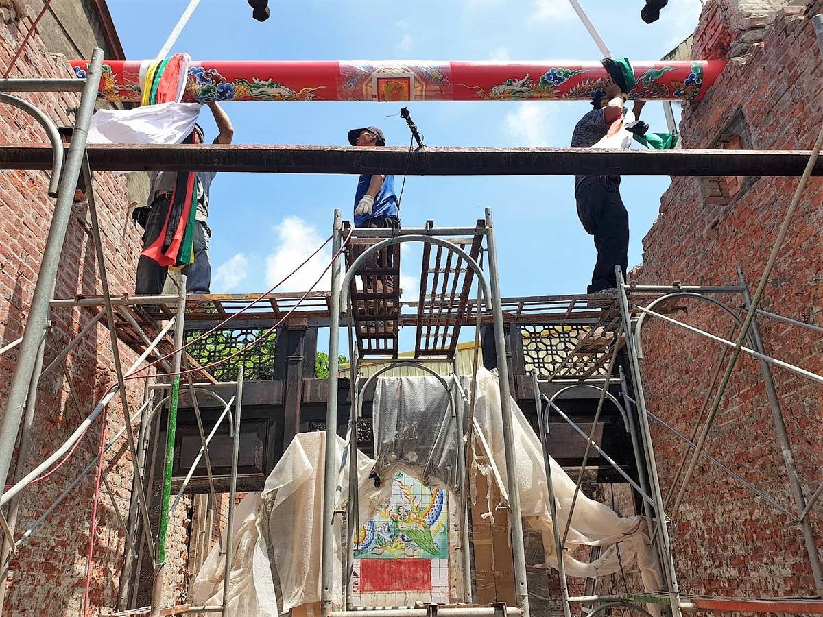 鹿港安平鎮賜福宮慎重舉行上樑儀式(圖片來源：彰化縣政府)