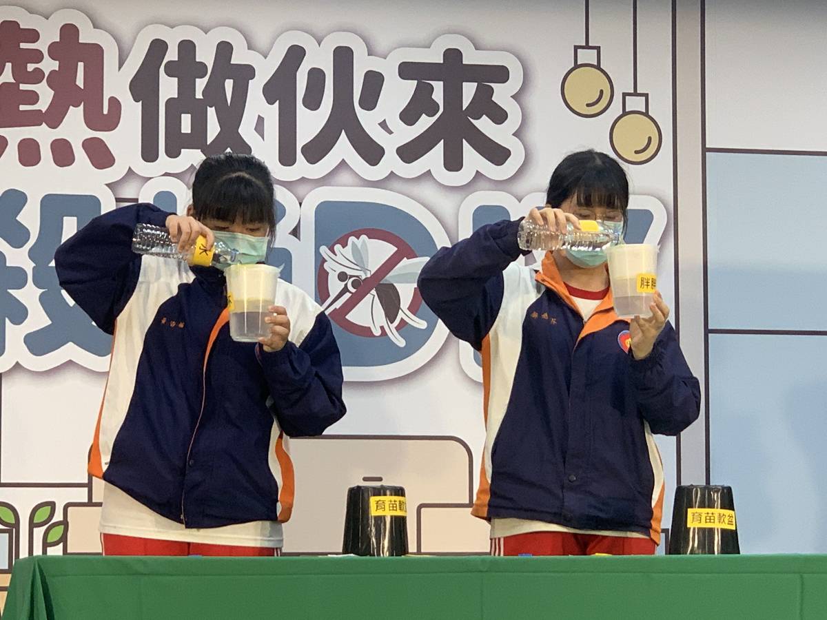 臺南延平國中嗡嗡社防疫尖兵教你DIY誘殺桶。