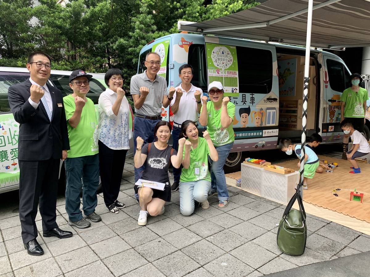 玩具復活節在新北市啟航後，未來2個月會依序巡迴到全國14所國小校園，陪伴各地的小朋友在開學後仍然可以繼續跟二手玩具同樂。