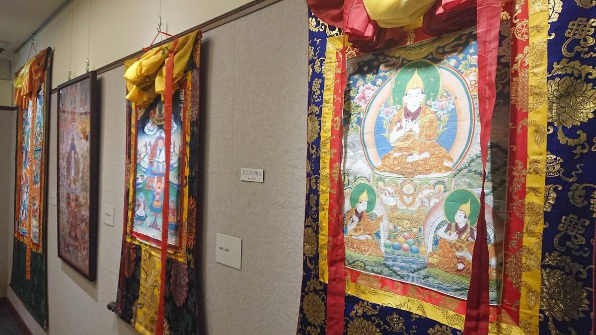 喀爾瑪克自然人文特展中呈現有千年歷史的卷軸形式繪畫藝術「唐卡」。

