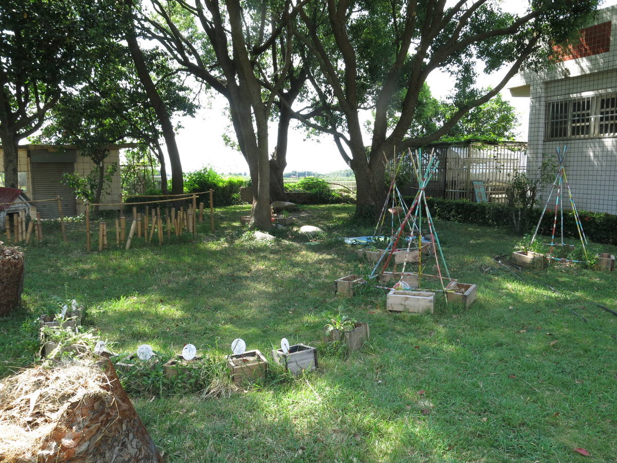 校園內有大小菜園