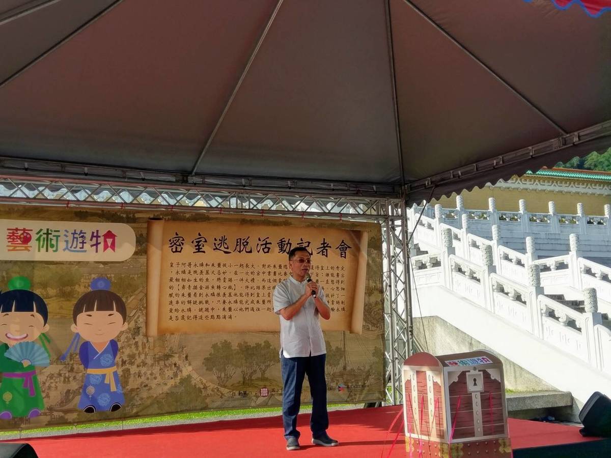 臺北市蔡炳坤副市長希望藉由與故宮的合作，提升學生的藝術涵養