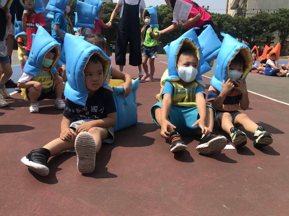 等待車輛抵達後立刻進行疏散至接待學校。