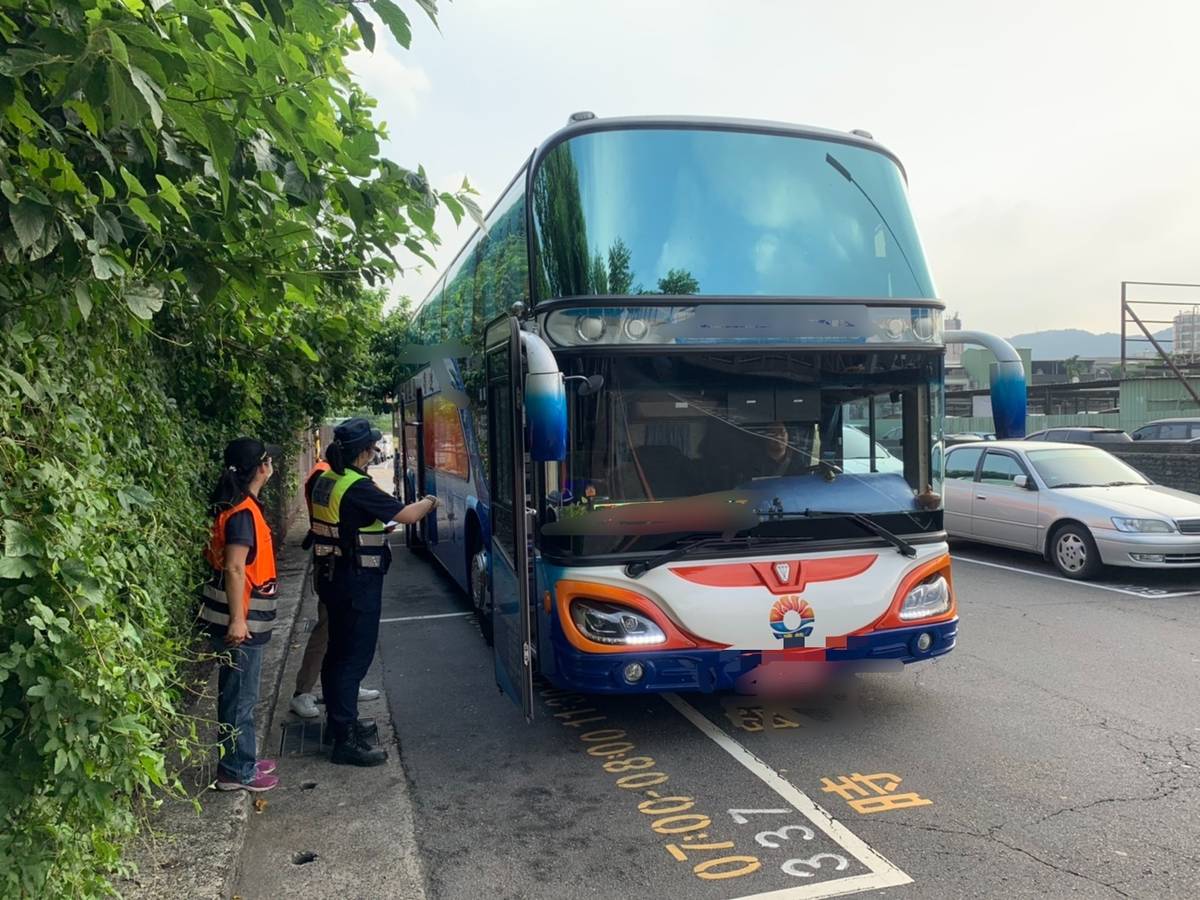 教育局持續用心辦理學幼童接送車輛之臨檢與稽查，守護學幼童乘車的每一哩路，讓家長放心、市民安心。