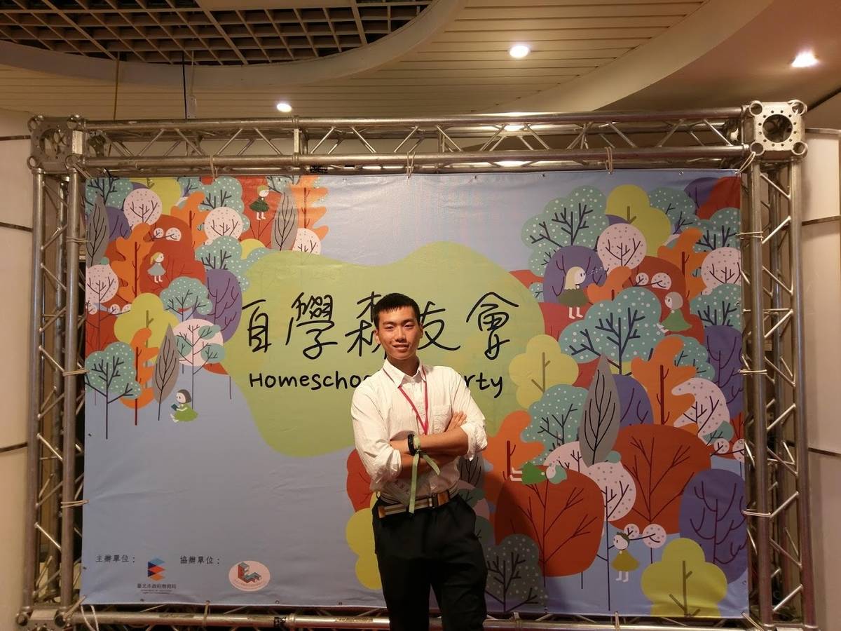 朱昱光透過網路平台鑽研生物醫學相關領域的知識