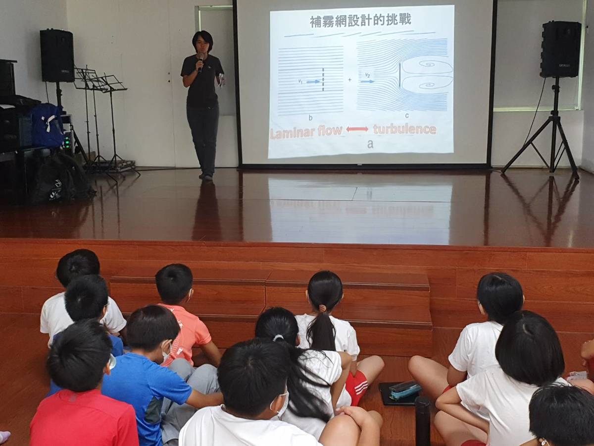 臺大研究團隊教師介紹捕霧網的設計