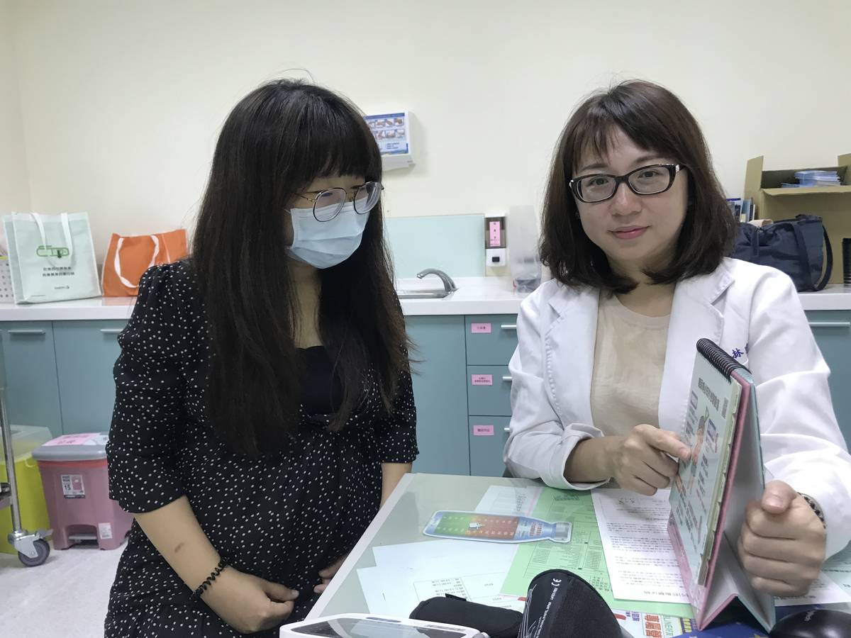 醫師門診畫面(患者非本人僅為示意圖)