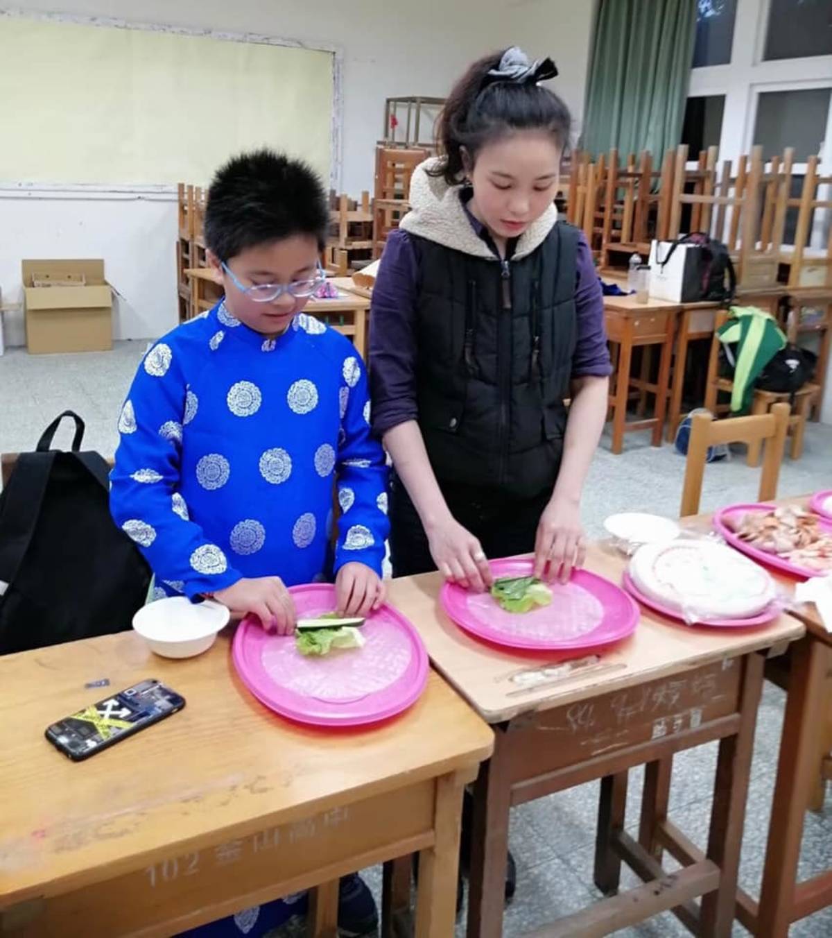 金山高中推動東南亞文化食作，透過美食文化社團課將金山的在地食材，結合東南亞美食。