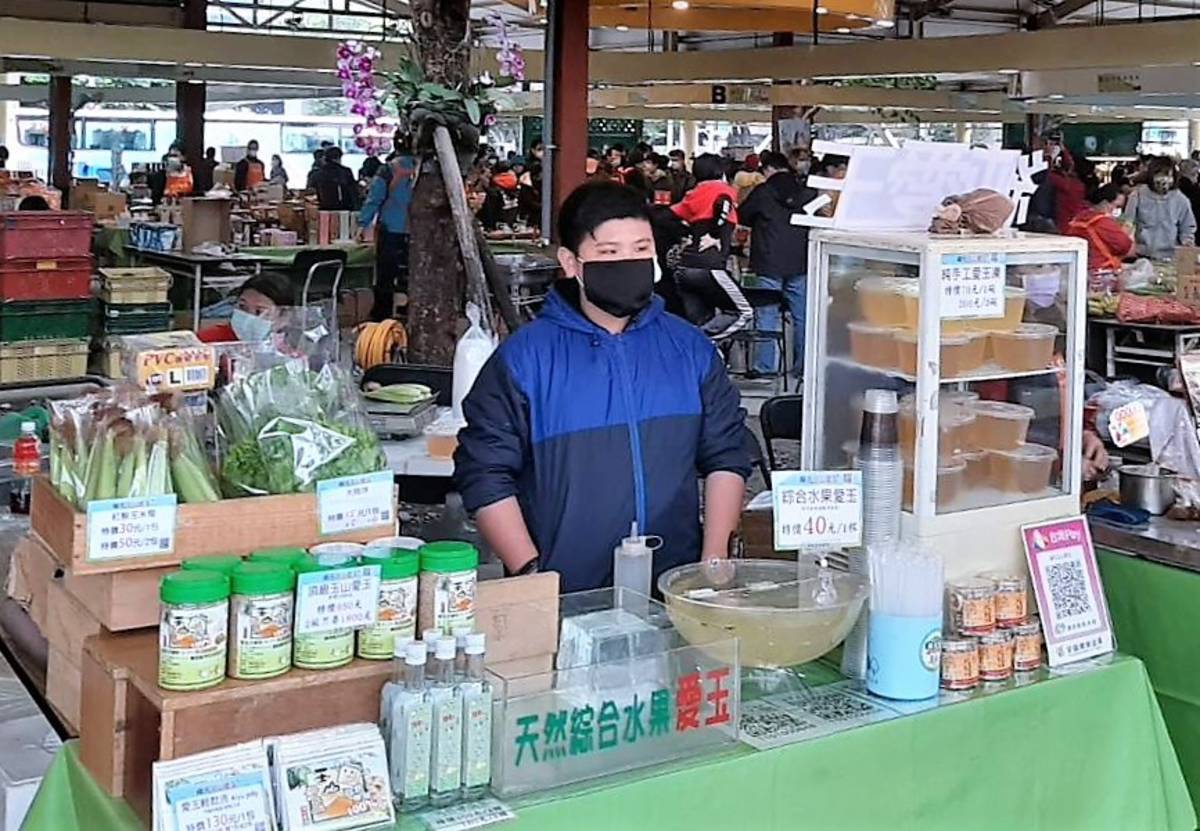 紀程元認為參加市集可以第一線面對消費者有助於讓自己的產品進步(圖片來源：紀程元提供)