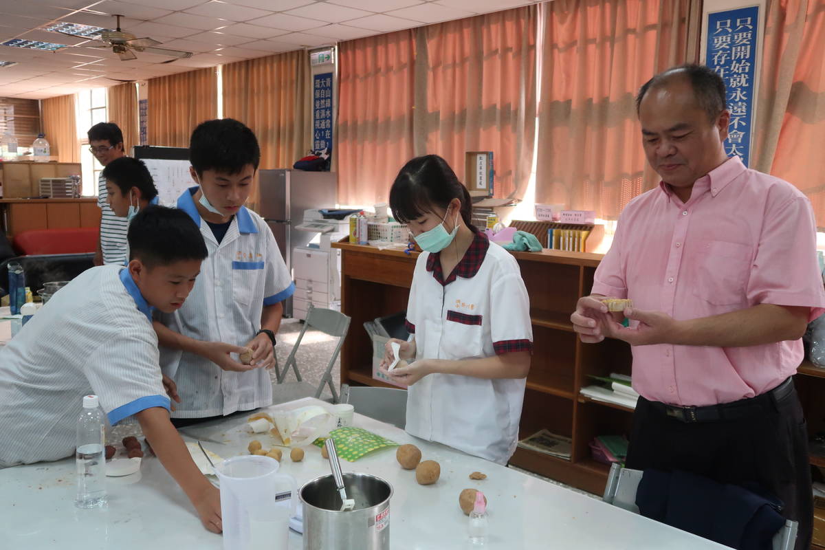 蜂情社實作課，製作蜂蜜手工皂