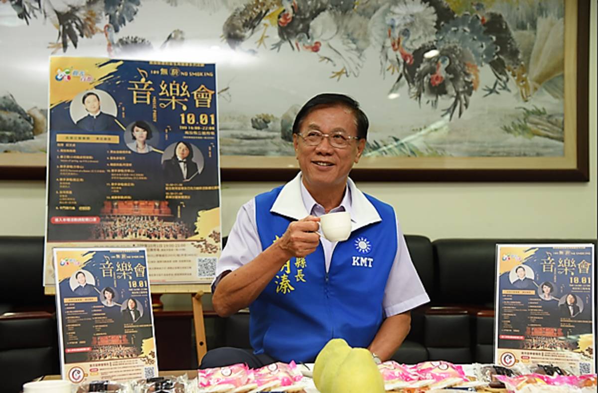 南投縣長林明溱邀請民眾中秋節當晚到縣立體育場賞月野餐和欣賞音樂會(圖片來源：南投縣政府)